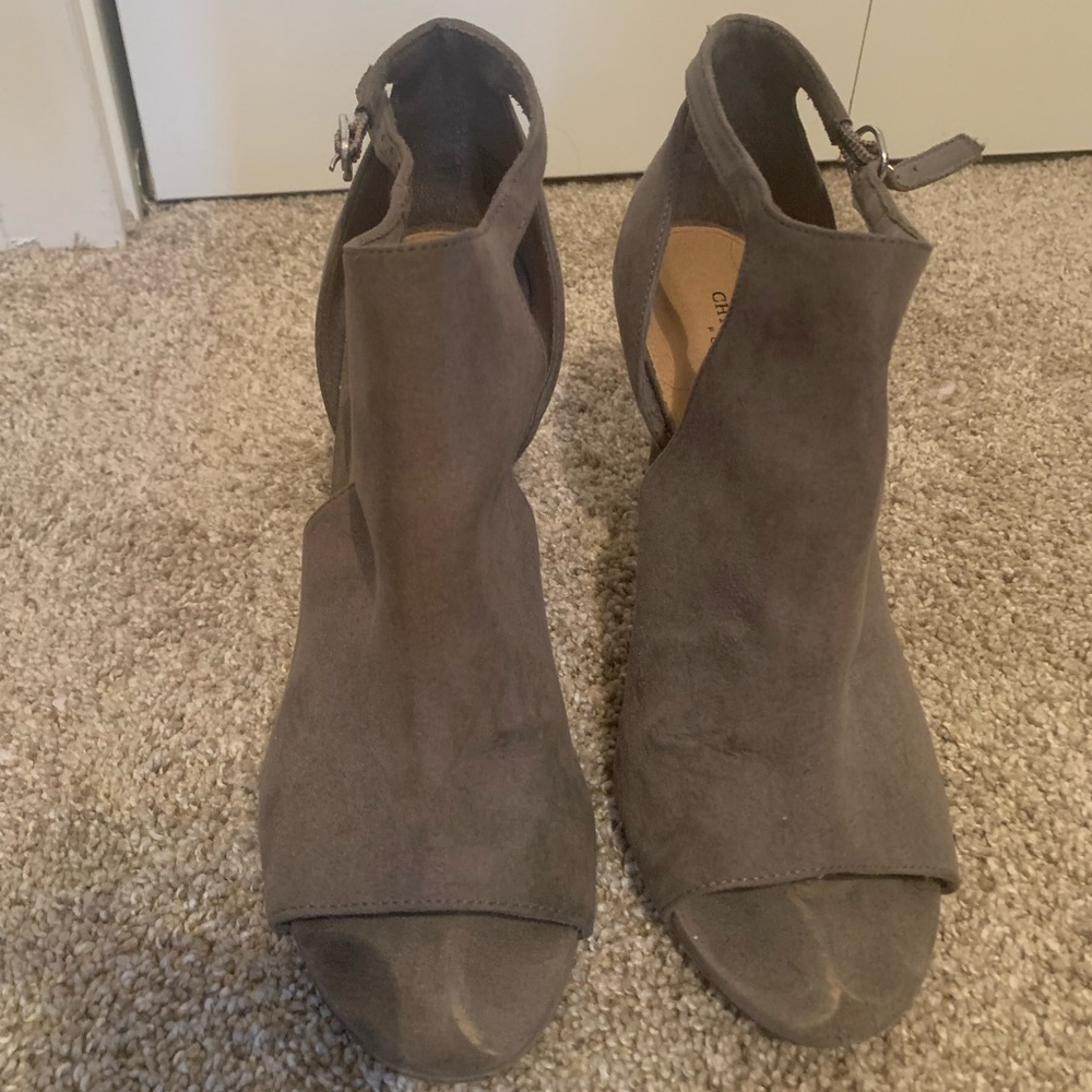 Women’s worn Grey 8.5 heels